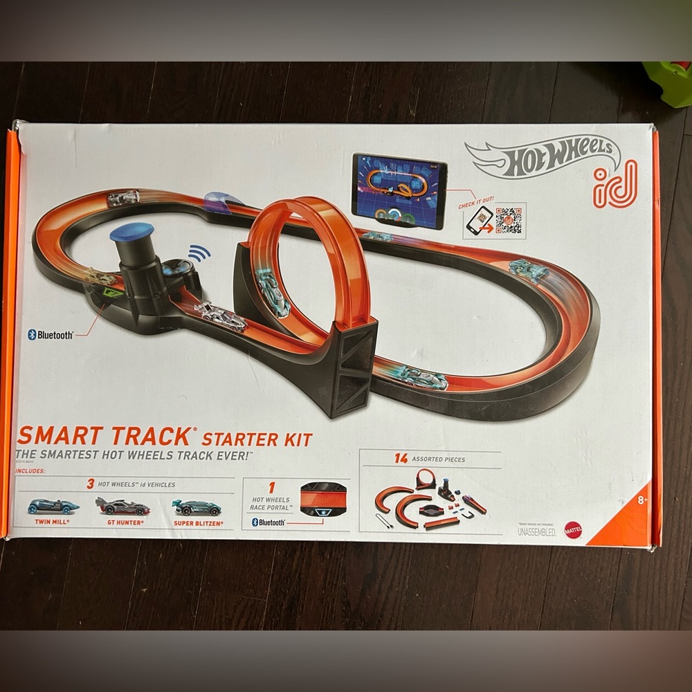 Hot Wheels Smart Track Starter Kit EUC w/ cars.